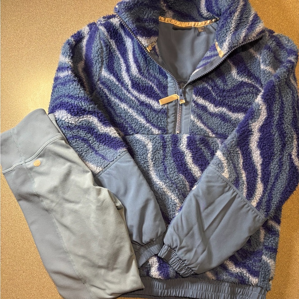 Zella Kids high pile fleece Blue and Gray 1/4 Zip Up Set. SZ 10/12. Leggings